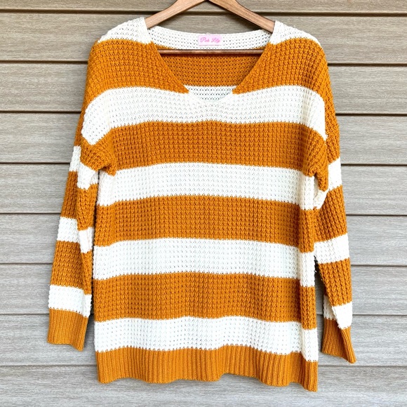 Pink Lily Sweaters - Pink Lily Stiped Gold and White V-Neck Chunky Knit Pullover Sweater Size…
